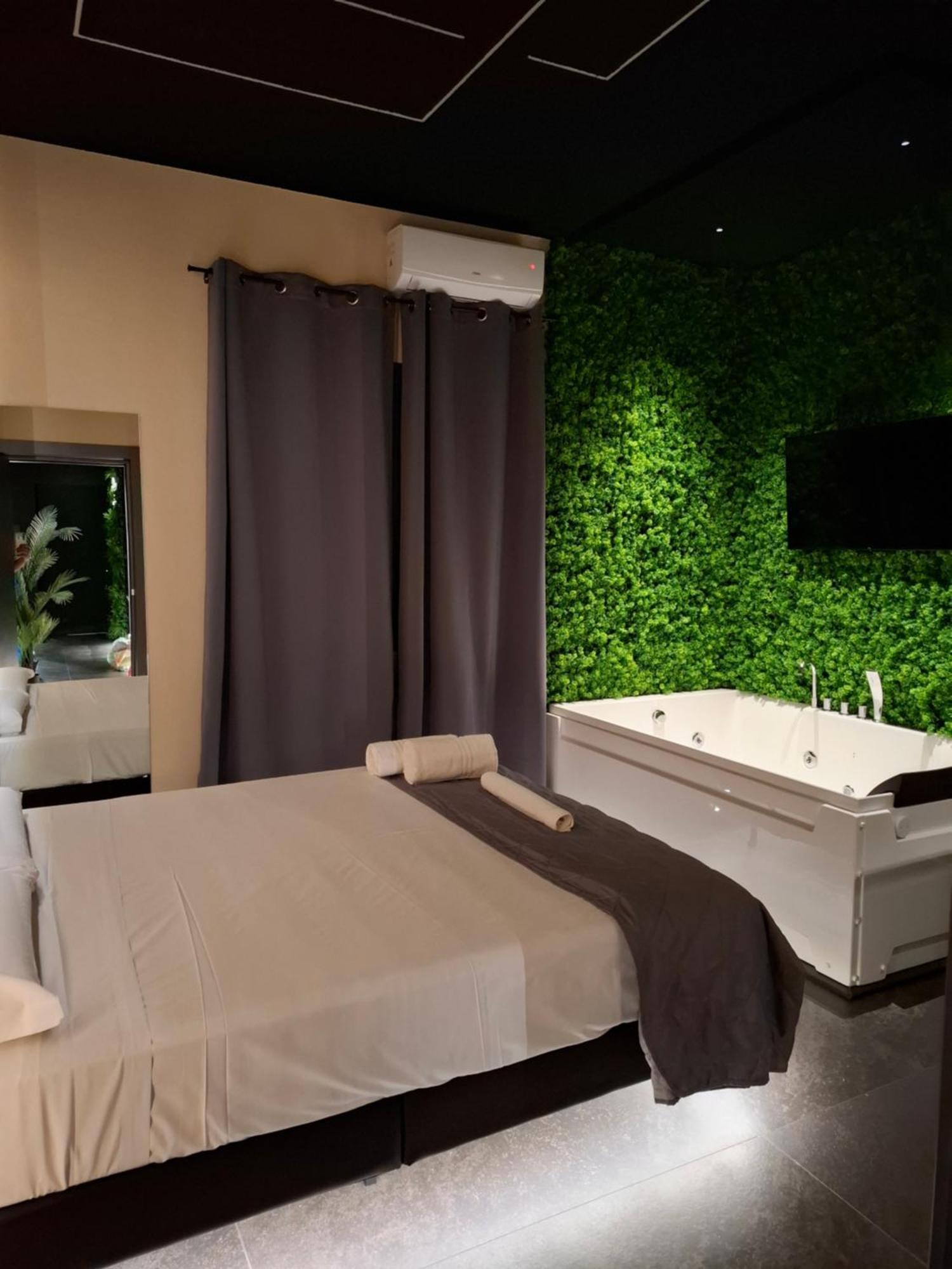 Dark & Light Rooms & Luxury Suites Катания Экстерьер фото
